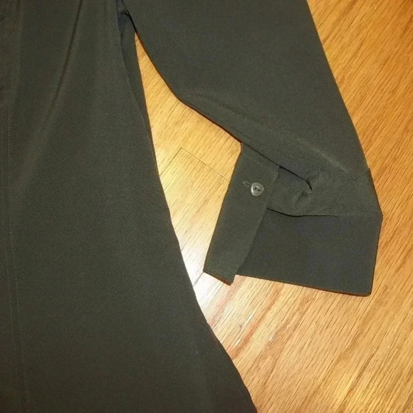 Dressbarn size medium 3/4 sleeve button up shirt - Picture 2 of 4